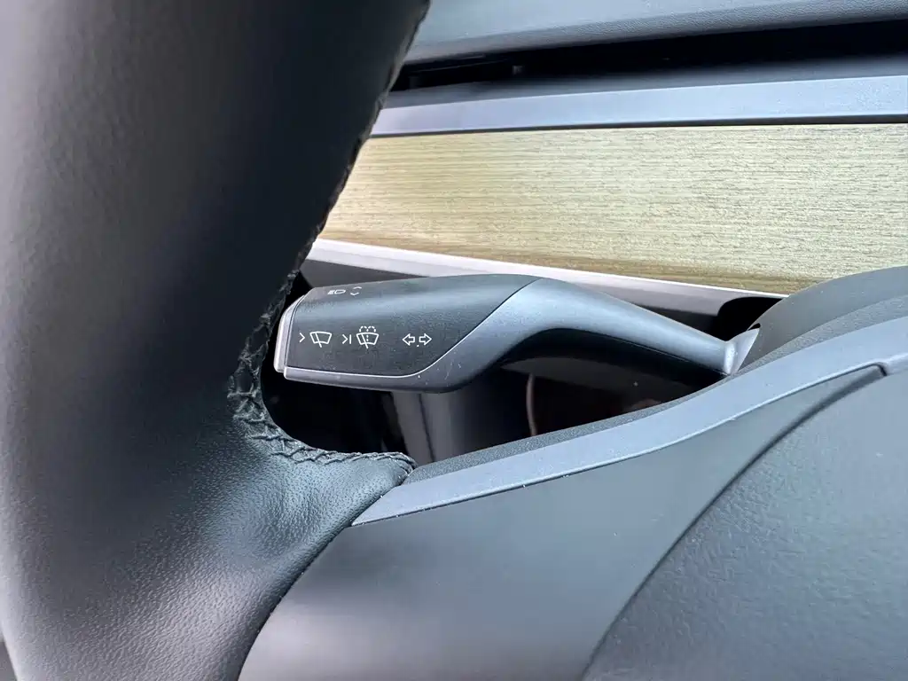Tesla Model Y 2023 — фото 18