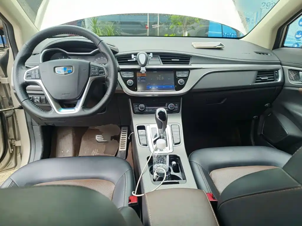 Geely Emgrand GS 2017 — фото 10