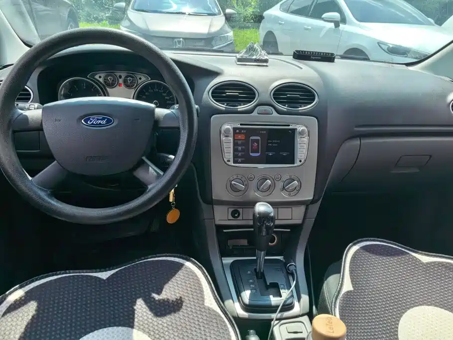 Ford Focus 2016 — фото 12