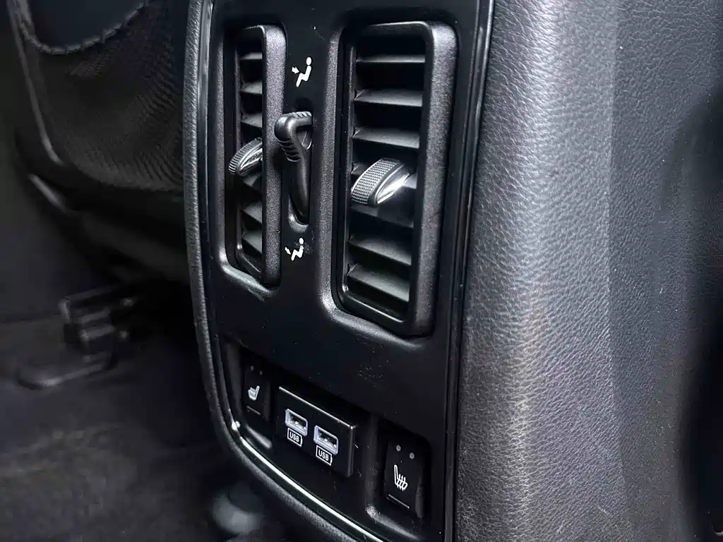 Jeep Grand Cherokee 2017 — фото 15