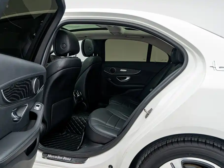 Mercedes-Benz C-Class 2019 — фото 14