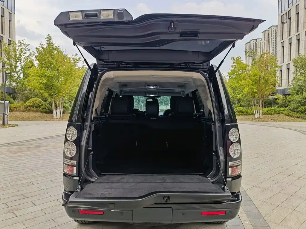 Land Rover Discovery 2015 — фото 21
