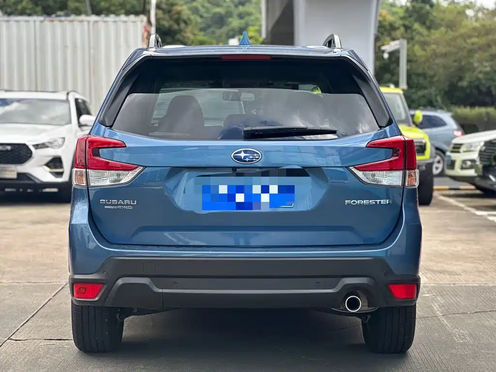 Subaru Forester 2022 — фото 6
