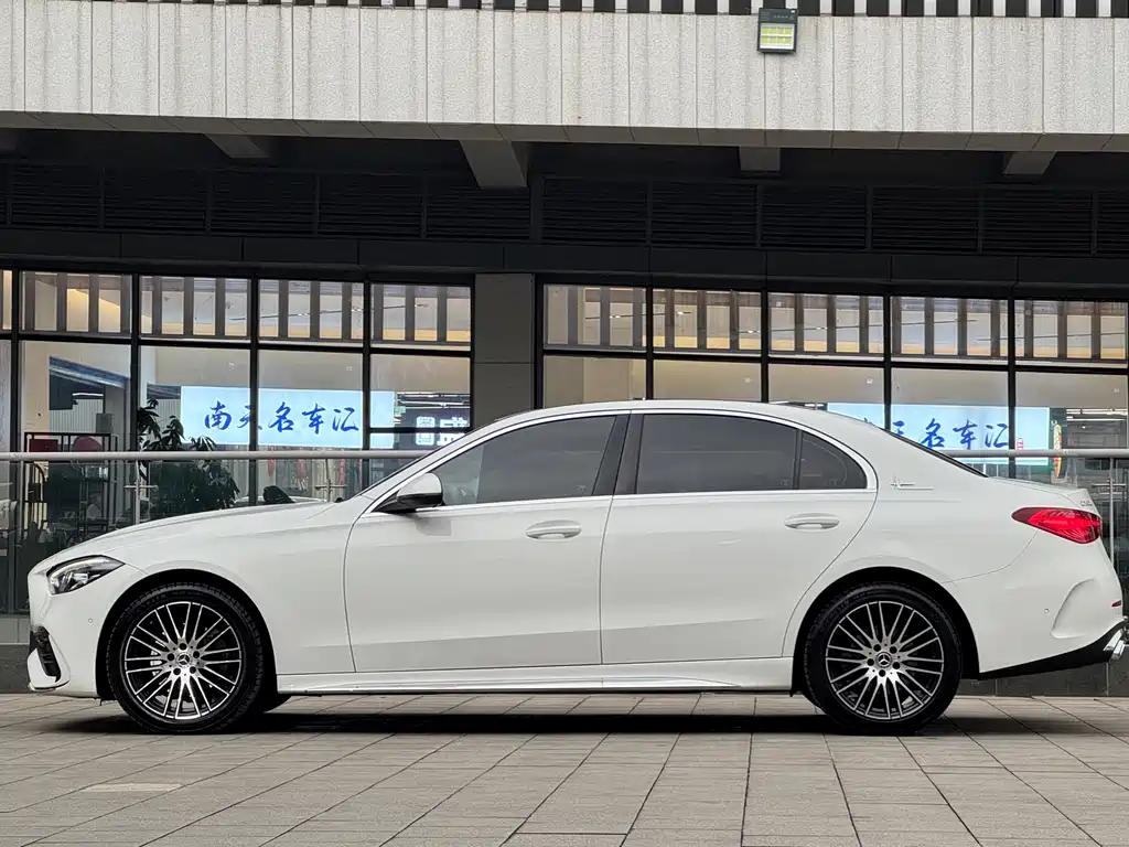 Mercedes-Benz C-Class 2023 — фото 4