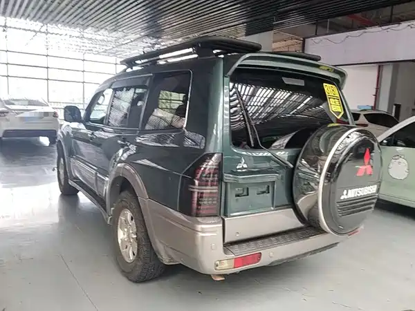 Mitsubishi Pajero 2015