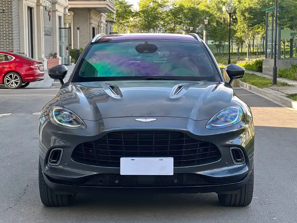 Aston Martin DBX 2024