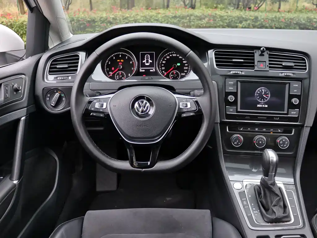 Volkswagen Golf 2018 — фото 13