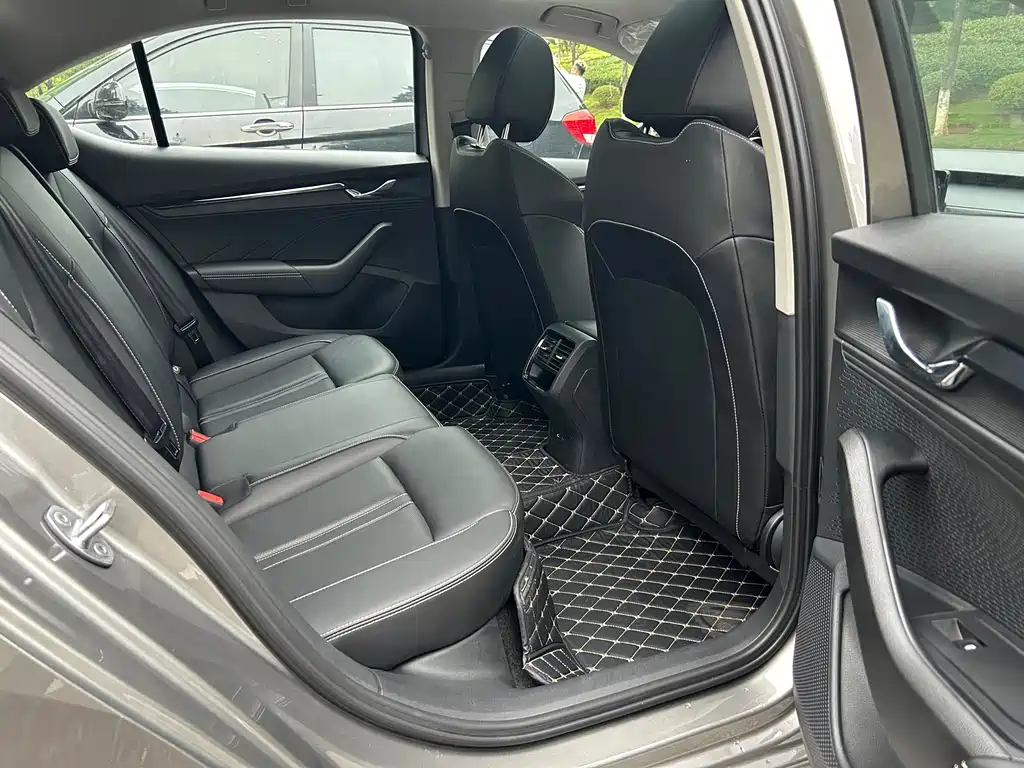 Skoda Octavia 2023 — фото 19