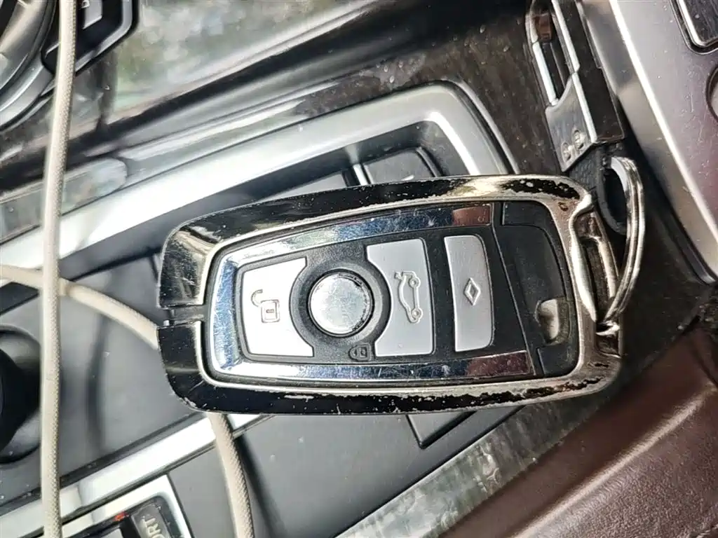 BMW 5 Series 2017 — фото 9