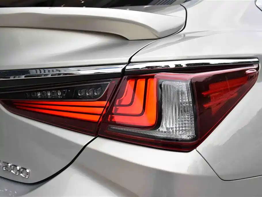 Lexus ES 2019 — фото 18