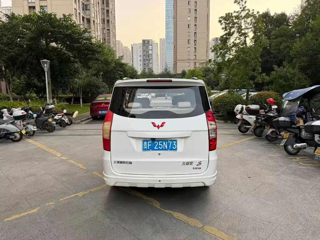 Wuling Hongguang 2015 — фото 8
