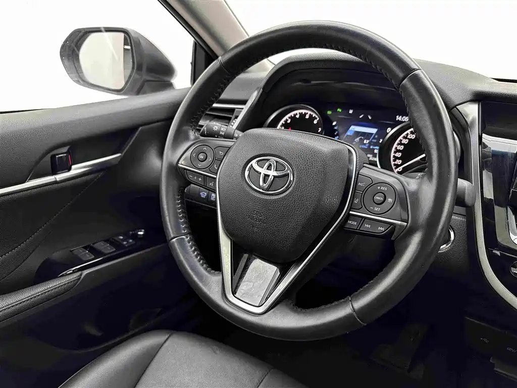 Toyota Camry 2024 — фото 9