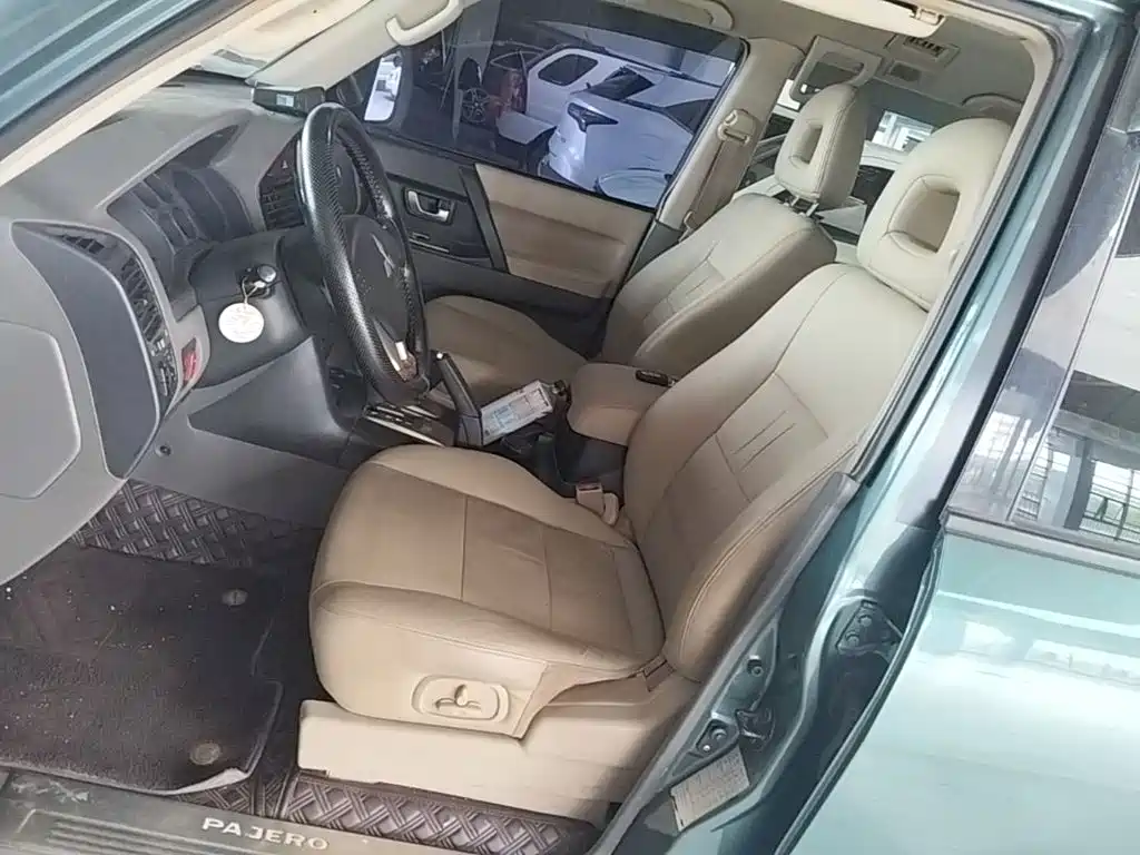 Mitsubishi Pajero 2015 — фото 15