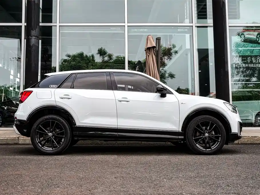 Audi Q2L 2019 — фото 5