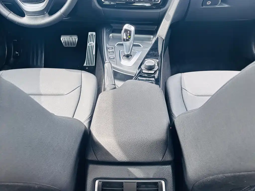 BMW 3 Series 2017 — фото 17