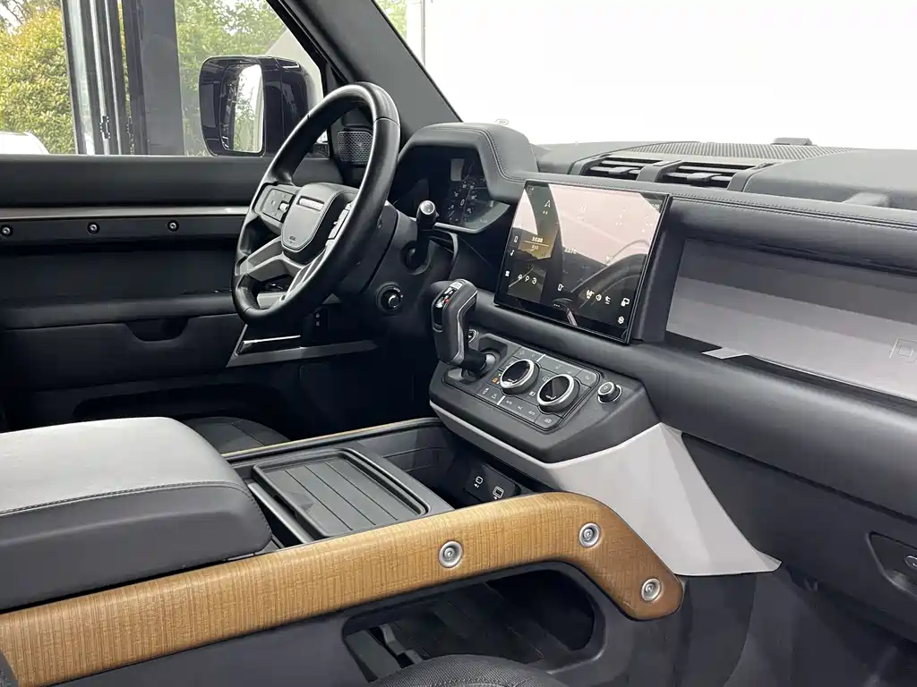 Land Rover Defender 2022 — фото 17