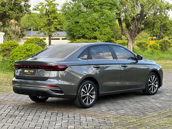 Geely Emgrand 2025