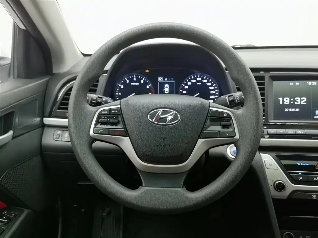 Hyundai Elantra 2017 — фото 11