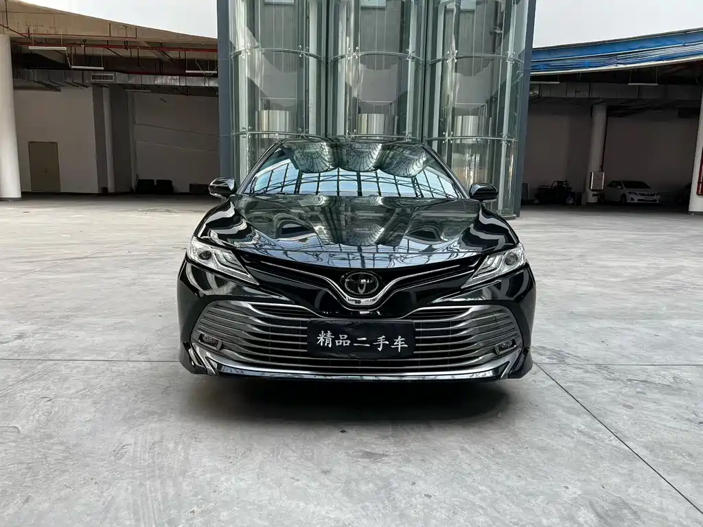 Toyota Camry 2019 — фото 2