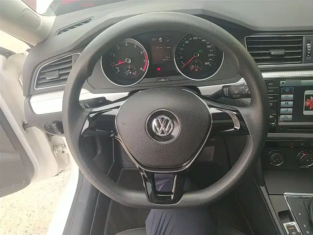 Volkswagen Lamando 2017 — фото 11
