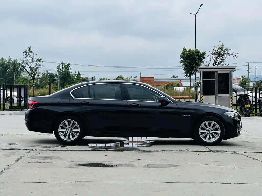 BMW 5 Series 2016 — фото 14