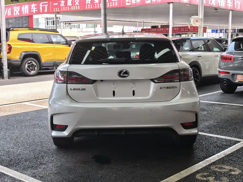 Lexus CT 2017 — фото 10