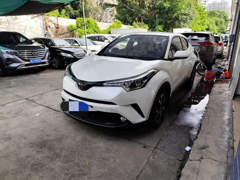 Toyota C-HR 2019 — фото 2
