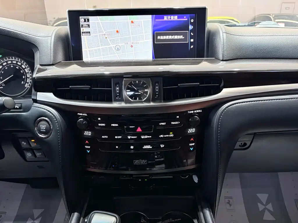 Lexus LX 2017 — фото 14