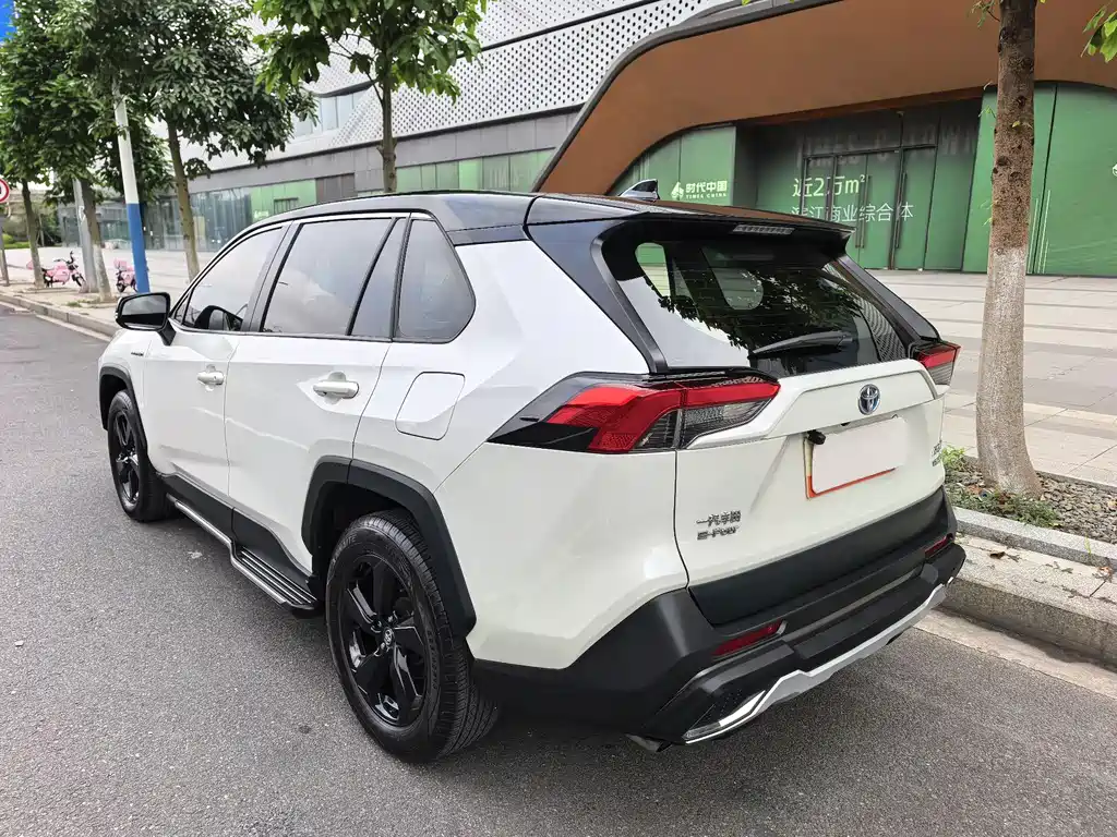 Toyota RAV4 2020 — фото 3