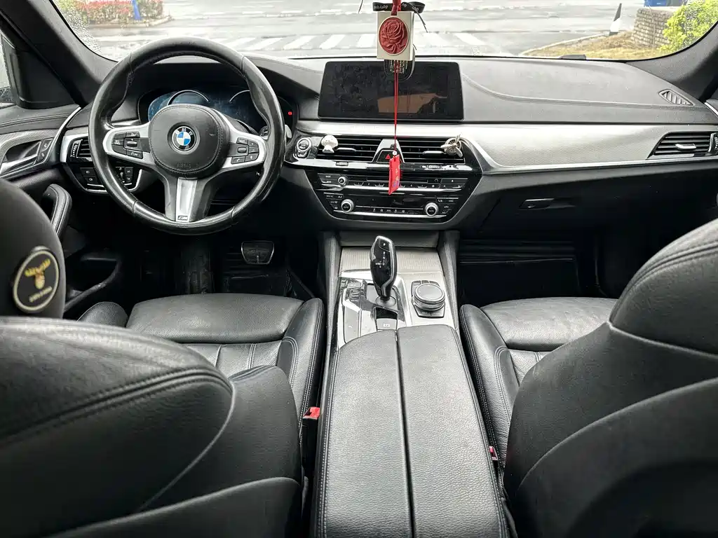 BMW 5 Series 2018 — фото 6