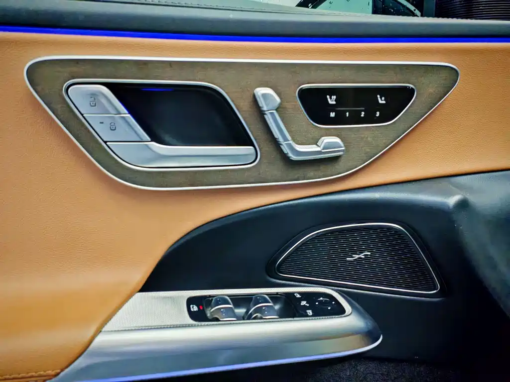 Mercedes-Benz E-Class 2025 — фото 17