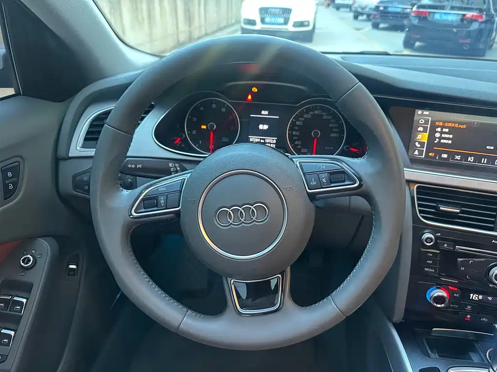 Audi A4L 2015 — фото 8