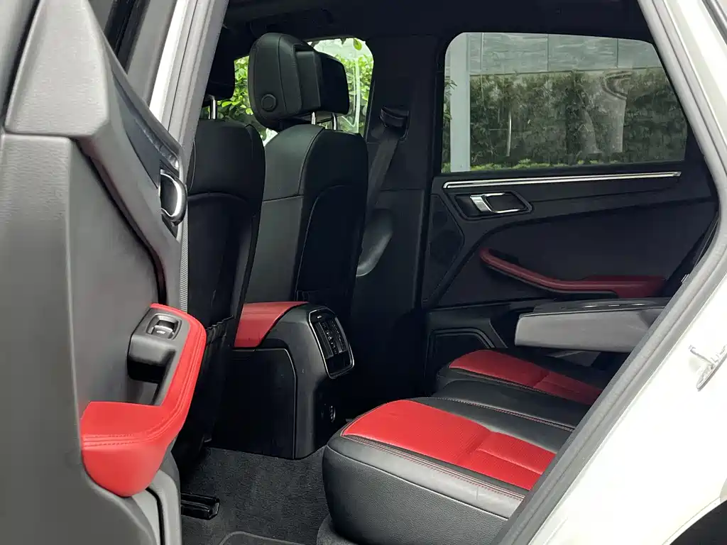 Porsche Macan 2018 — фото 10