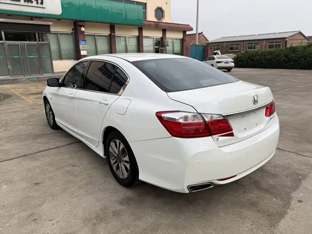 Honda Accord 2015 — фото 3