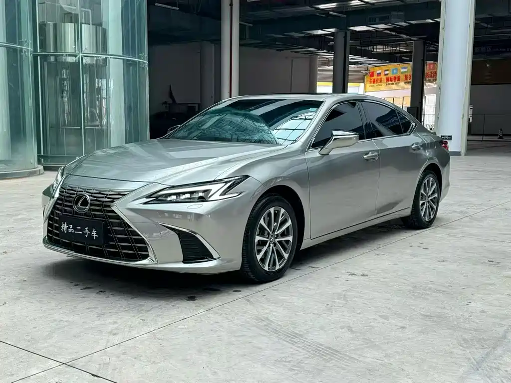 Lexus ES 2025 — фото 1