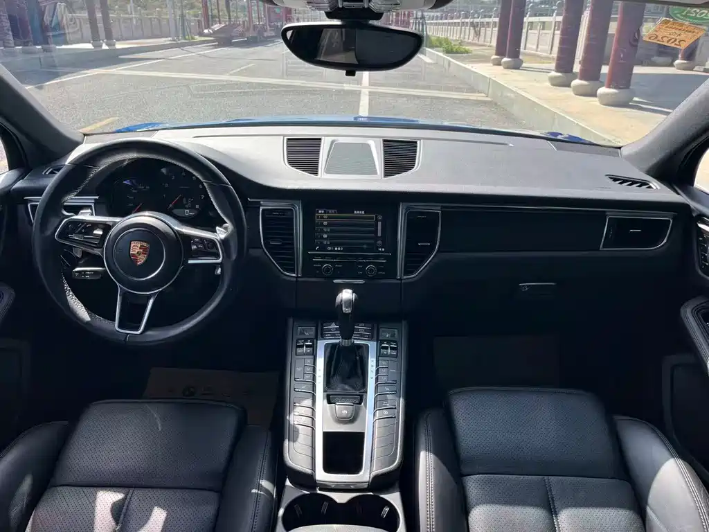 Porsche Macan 2015 — фото 16