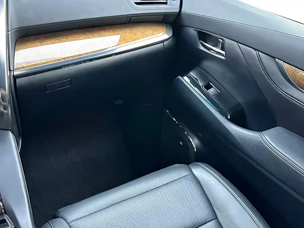 Toyota Alphard 2016 — фото 8