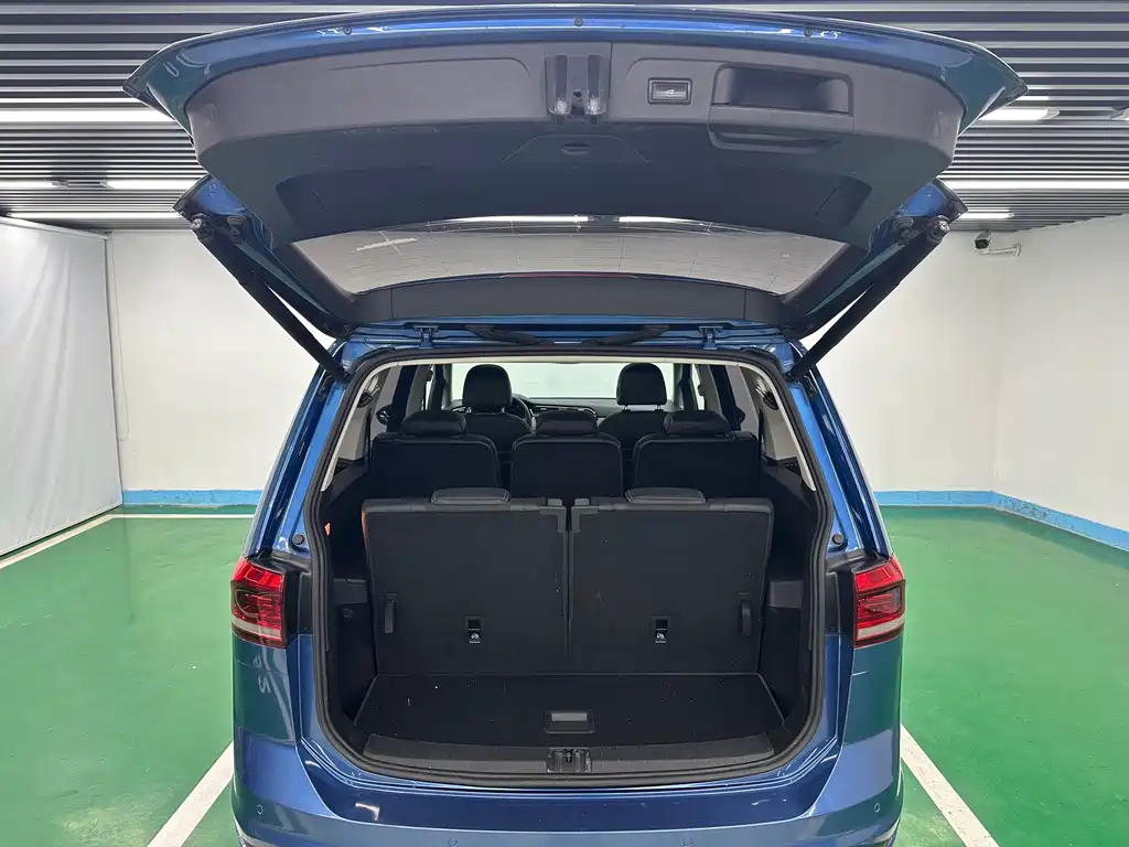 Volkswagen Touran 2018 — фото 23