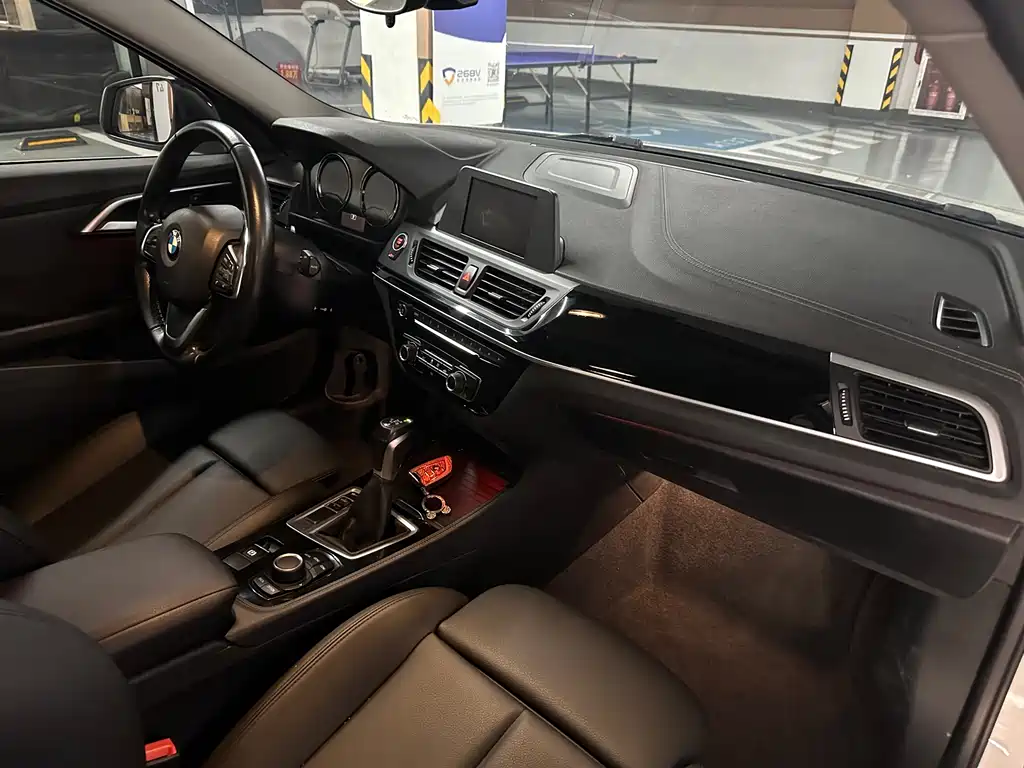 BMW 1 Series 2018 — фото 11