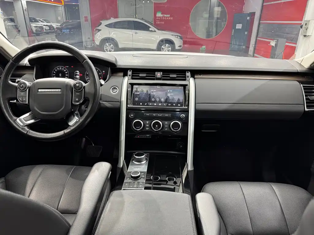 Land Rover Discovery 2019 — фото 9