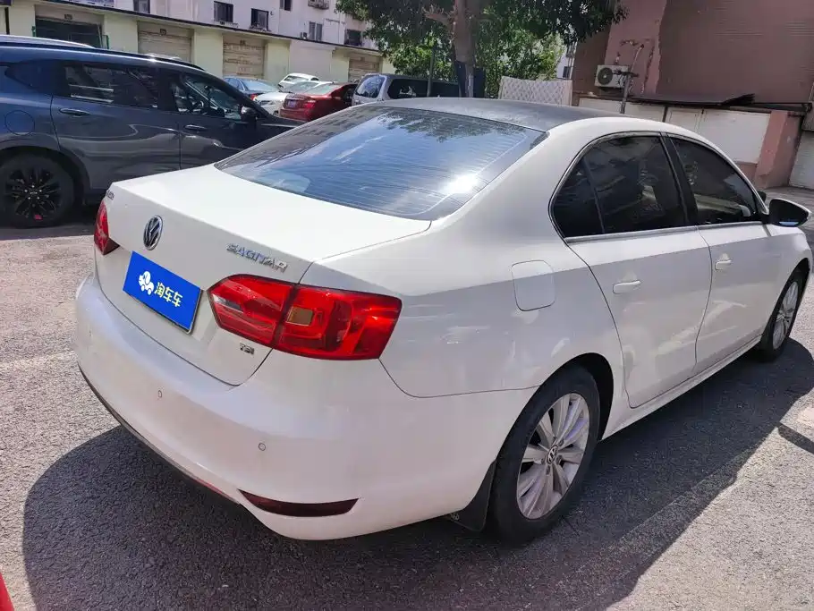 Volkswagen Sagitar 2015