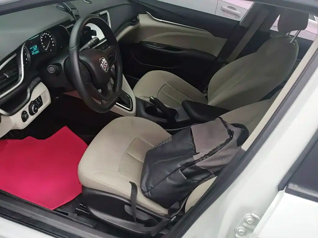 Buick Excelle 2015 — фото 15