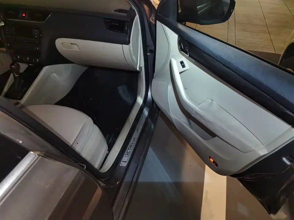 Skoda Octavia 2015 — фото 19