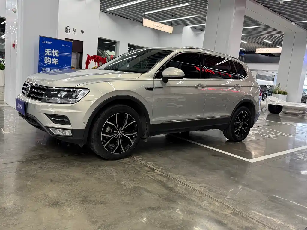 Volkswagen Tiguan L 2020 — фото 1