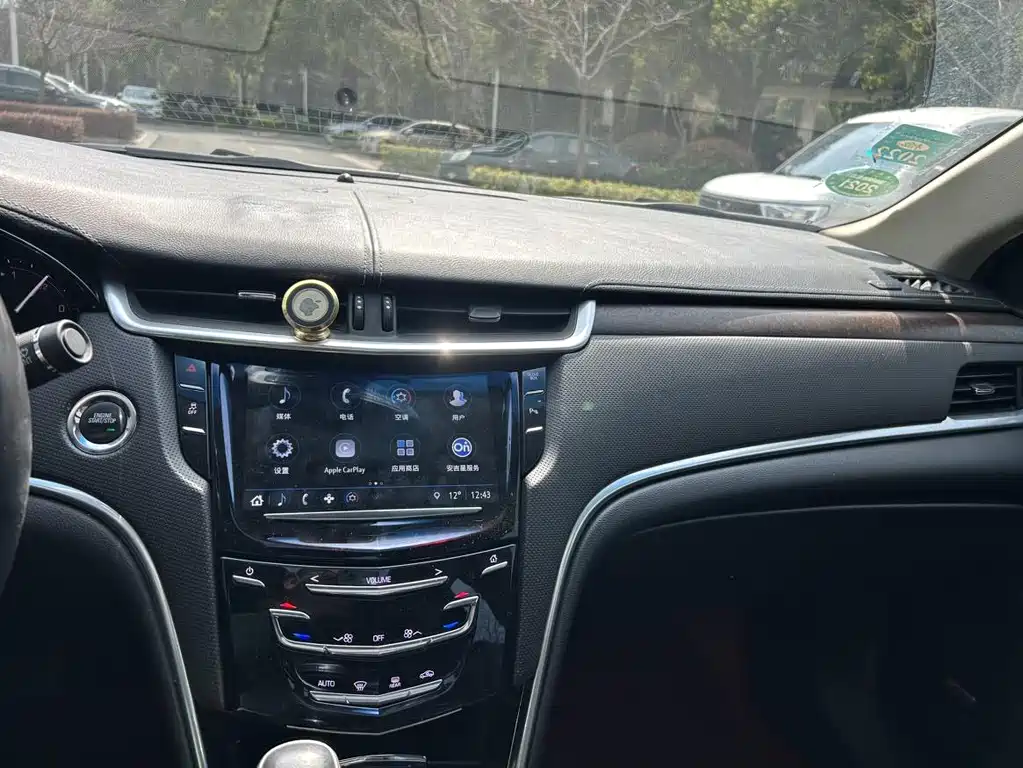 Cadillac XTS 2018 — фото 10