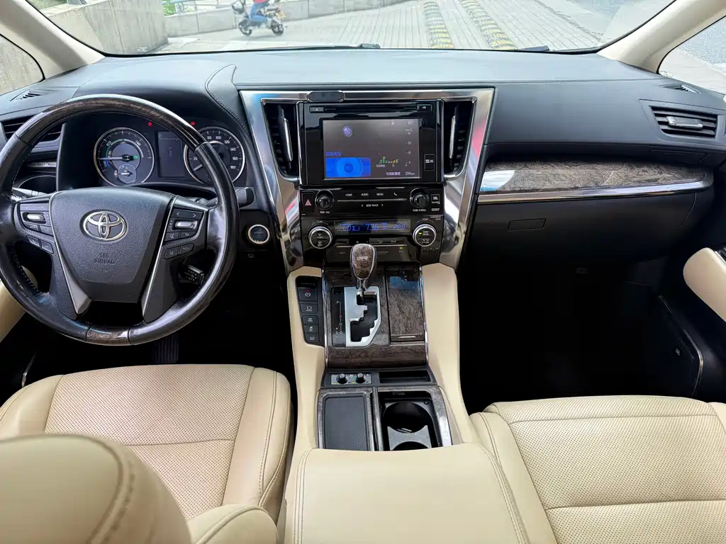 Toyota Alphard 2020 — фото 6