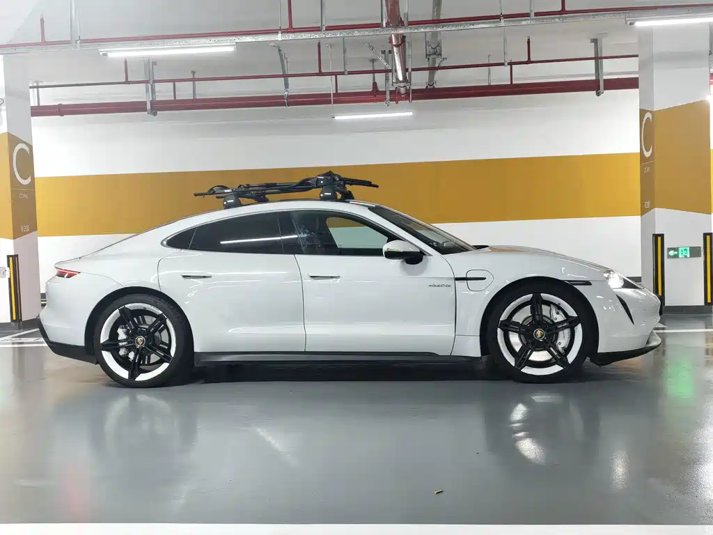 Porsche Taycan 2021 — фото 14