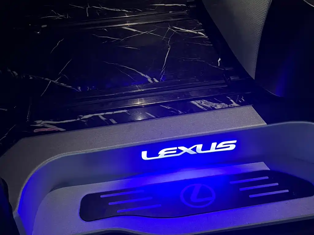 Lexus LM 2021 — фото 12