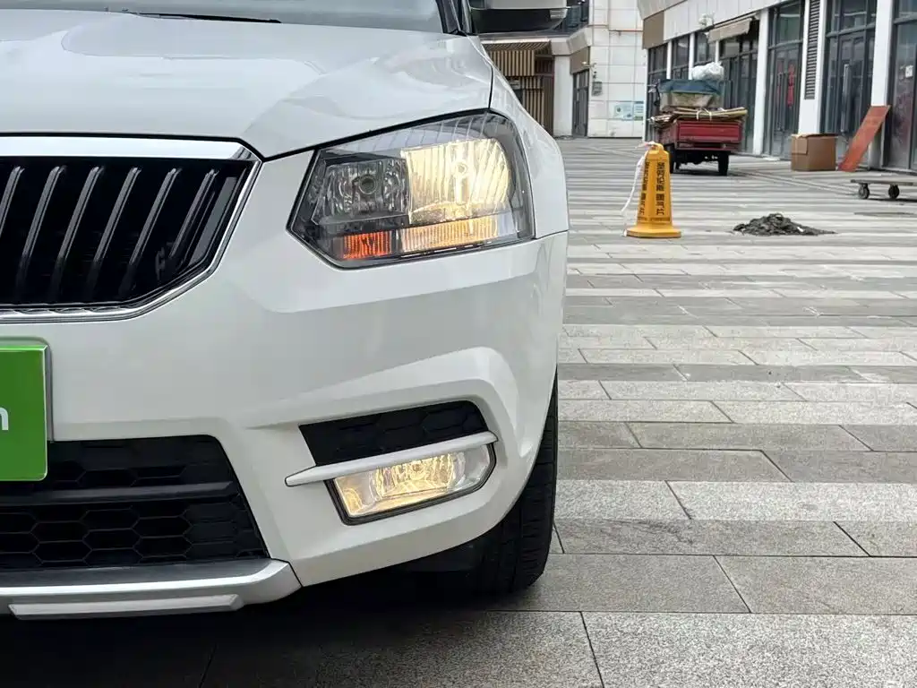 Skoda Yeti 2017 — фото 24
