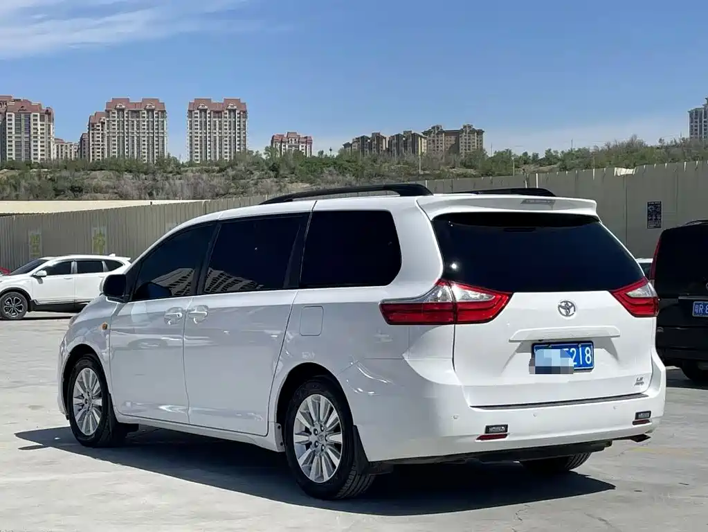 Toyota Sienna 2018 — фото 4